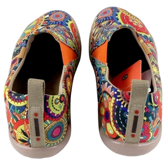 NWT *UIN Women's Blossom Painted Fashion Sneaker Canvas Slip-On Shoes (size 9) - Picture 2 of 8